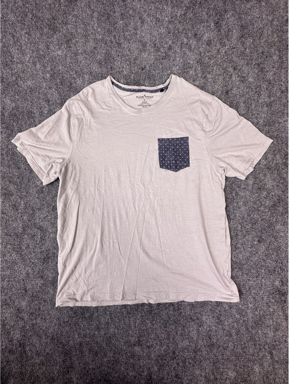Tailor Vintage Men's XL White T-Shirt with Navy Polka Dot Pο